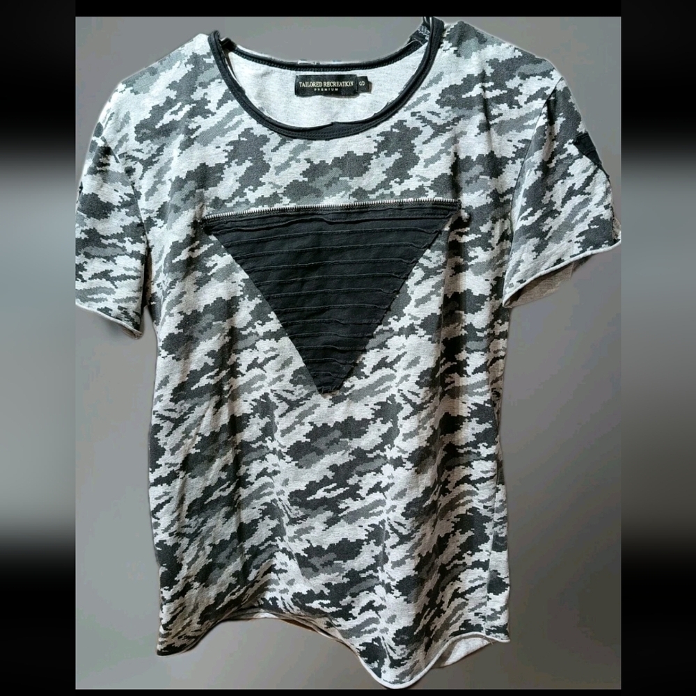 men's Camouflage Top Tailored Recreation Size Small Pyramid Zip